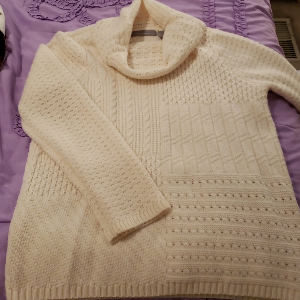 Cream liz Claiborne sweater.
